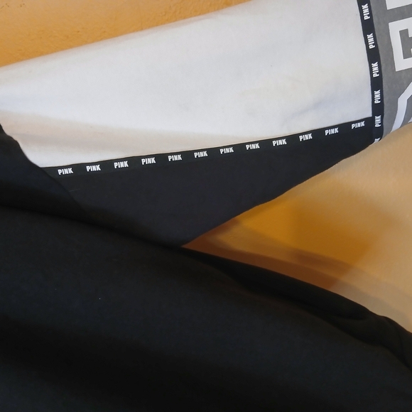 PINK Campus Cowl Black And White - Picture 7 of 10